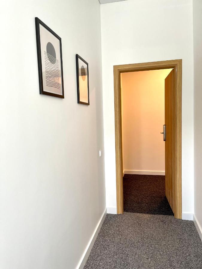 Green Apartments Easy Каунас Екстериор снимка